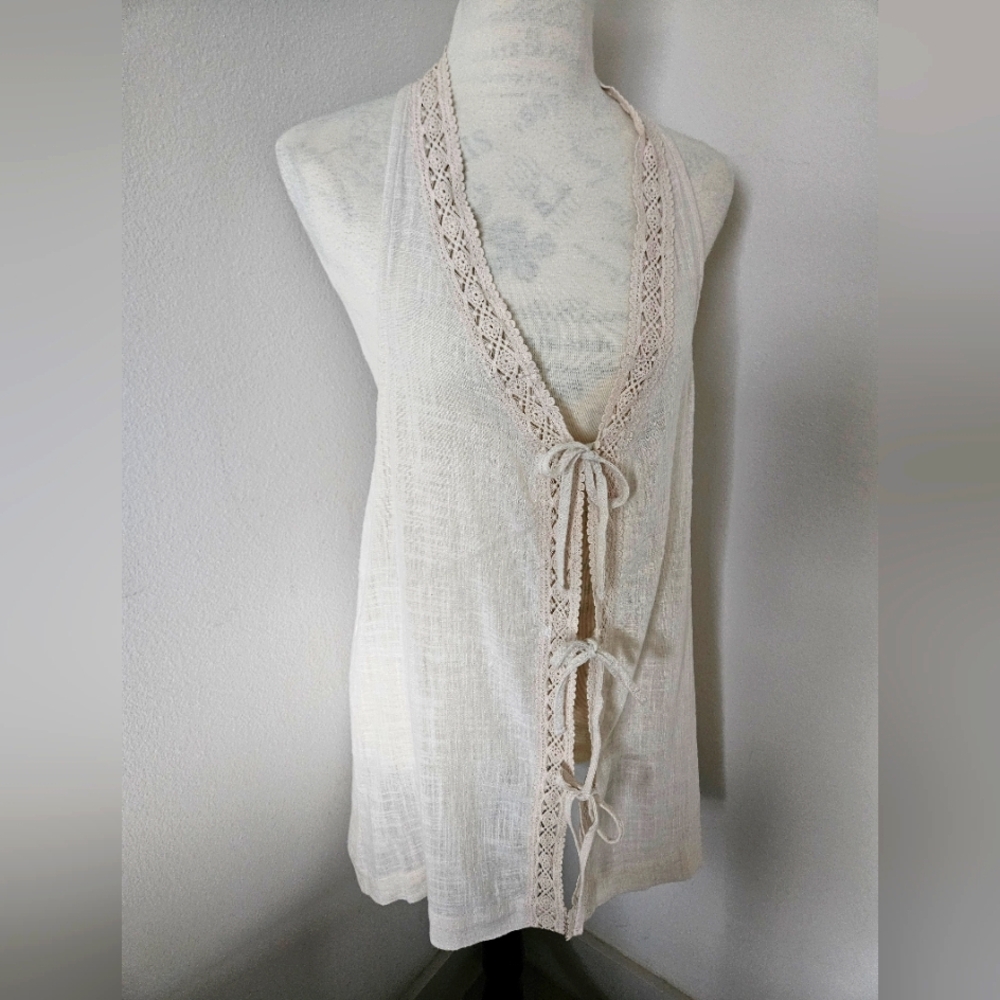 🌼Boho cream Lace Trim cotton Halter Top size small Urban Outfitters